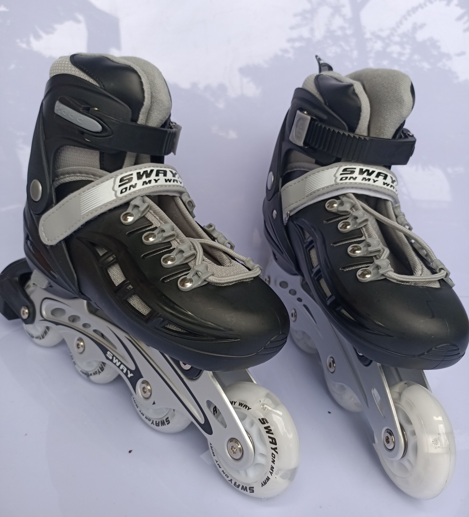 Giày trượt patin trẻ em cao cấp SWAY bánh cao su sáng led tặng kèm bảo hộ chân tay