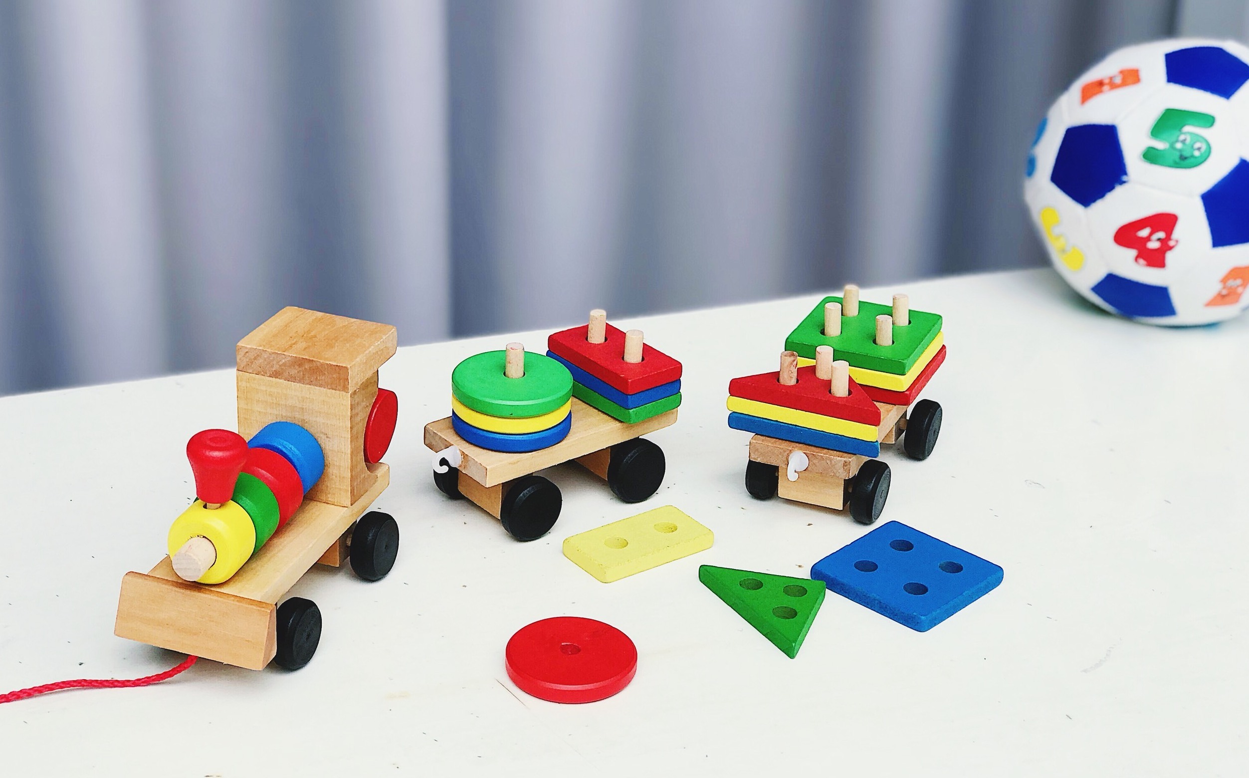 Bộ đồ chơi xe lửa hình khối nhiều màu sắc bằng gỗ
