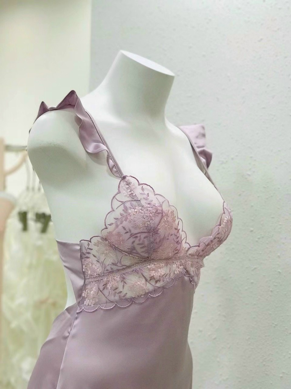Hình ảnh Váy ngủ lụa hàng Quảng Châu cao cấp phối ren sexy gợi cảm mã D711