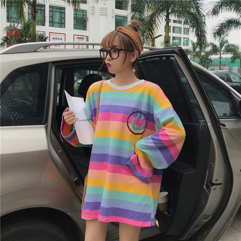 Áo thun dáng rộng tay dài phối hoạ tiết kẻ sọc