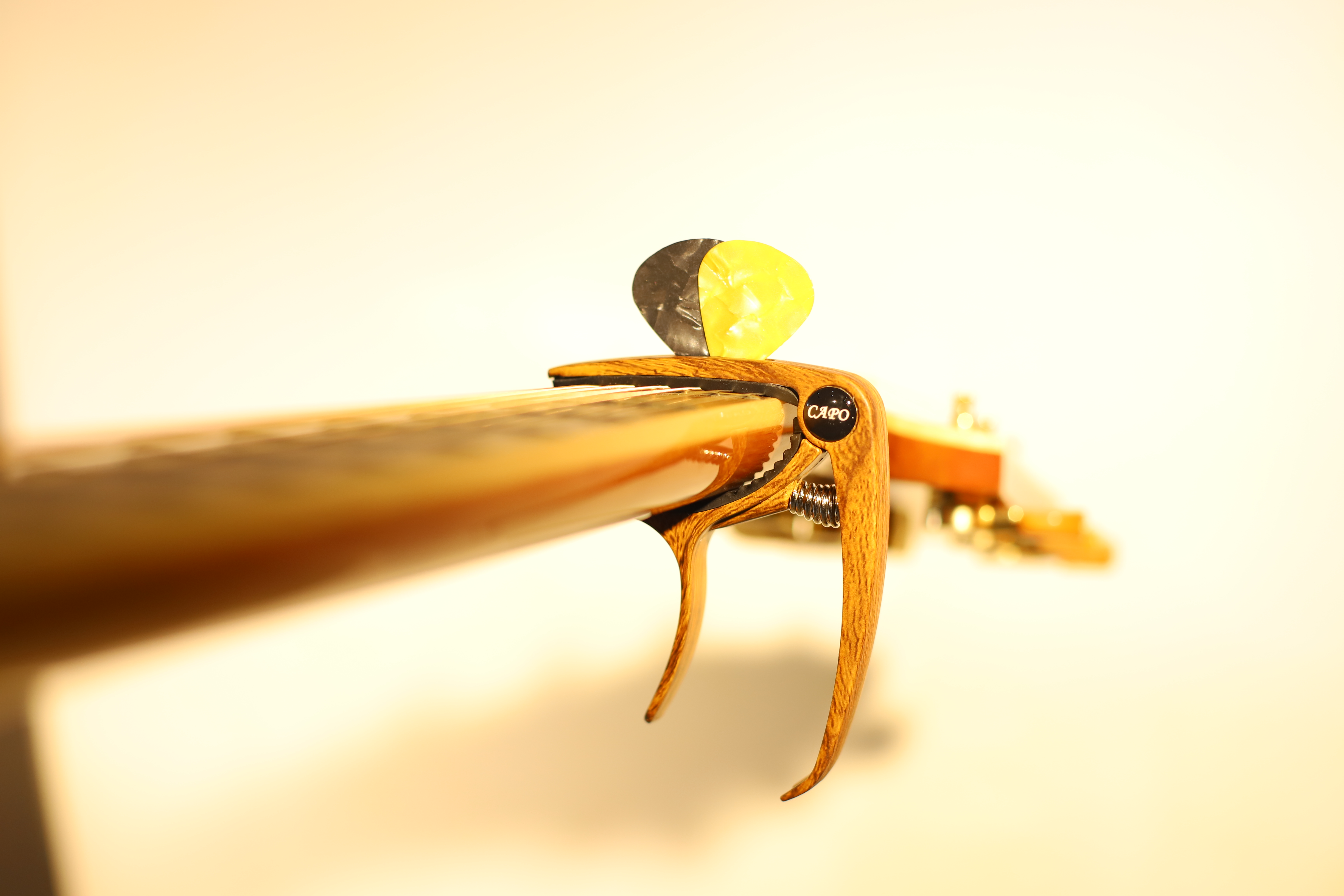 Capo đàn Guitar Acoustic Gold GC03 màu gỗ - 3 chức năng kẹp tone đàn, ngăn phím, mở răng đàn