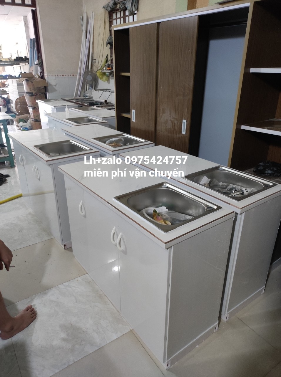 Tủ bếp sẵn bồn mặt gạch nhựa đài loan