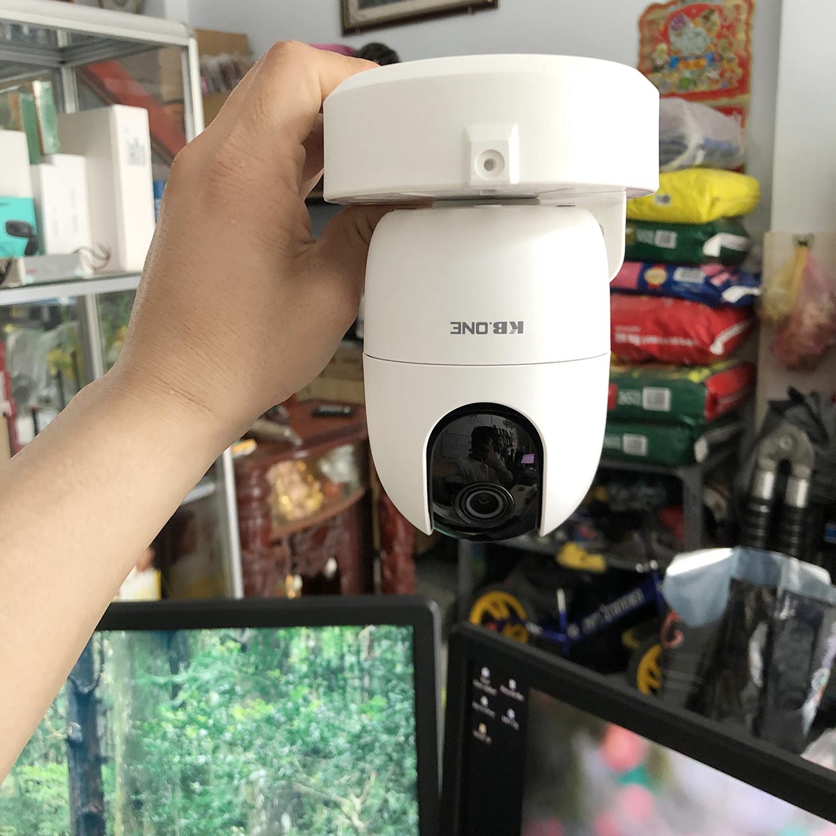 Camera WIFI không dây Kbone siêu nét, quan sát 24/7, đàm thoại 2 chiều - Hàng chính hãng
