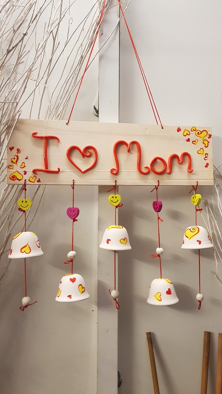 Bảng chuông trang trí "I love Mom", bảng handmade, món quà ý nghĩa dành tặng Mẹ/ Vợ/ Các chị em