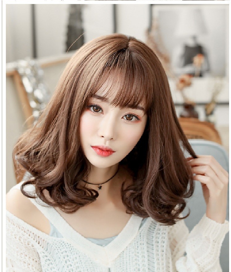 Tóc giả nữ ngắn nguyên đầu tặng kèm lưới -tơ nhân tạo,  mái thưa, dưới xoăn, màu nâu sáng, giống 90%