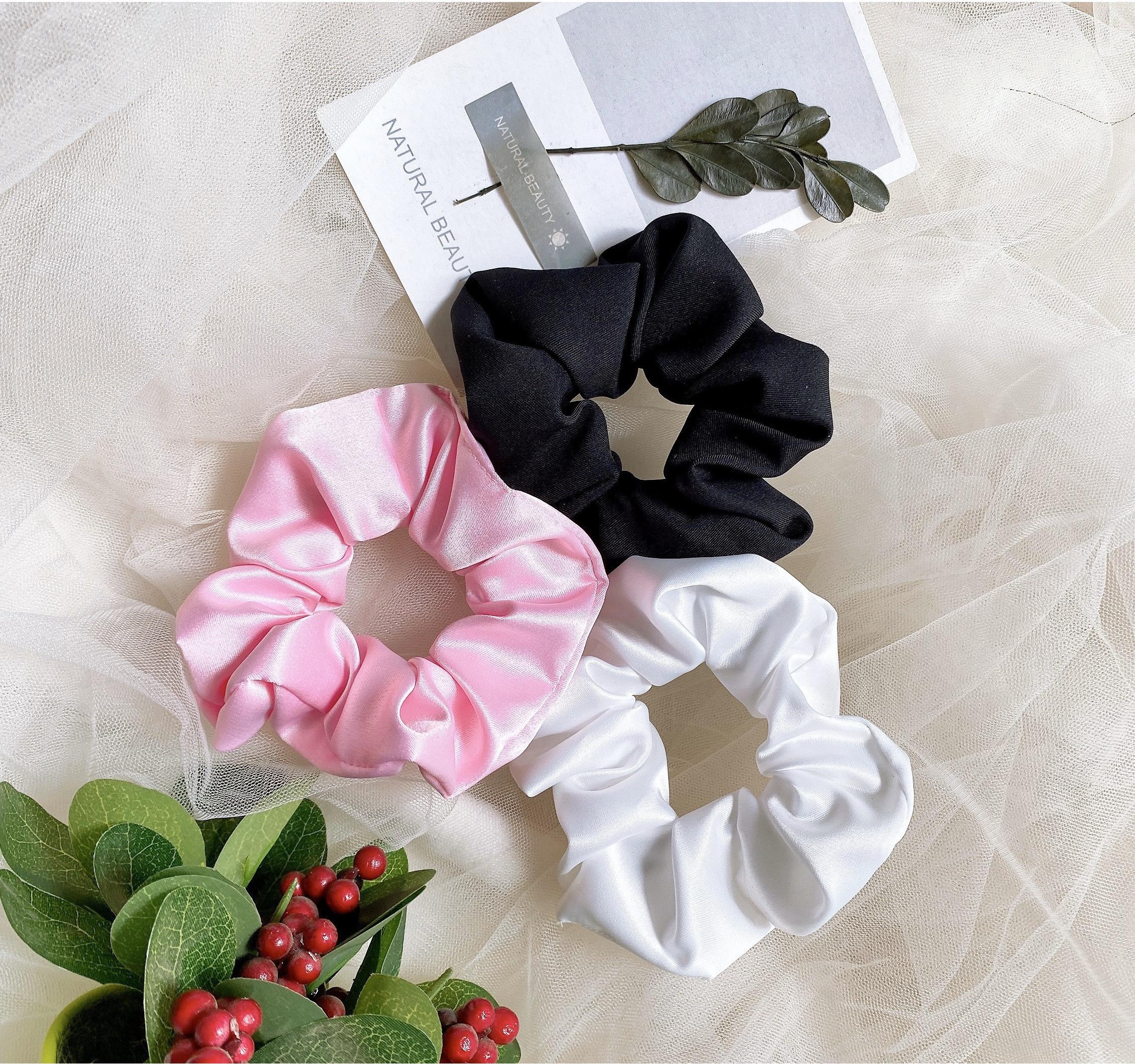 SET 3 CỘT TÓC VẢI SCRUNCHIES ĐEN HỒNG TRẮNG -THỜI TRANG NỮ