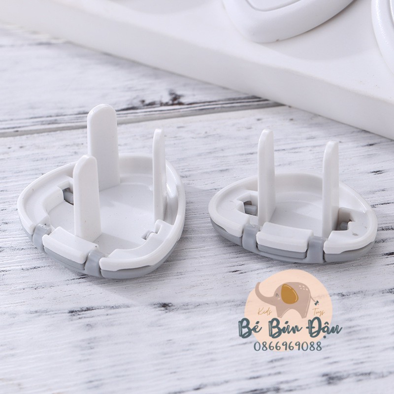 Set 6 Chiếc Bịt Ổ Điện Tam Giác, Núm Bịt Ổ Điện Cao Cấp Chống Giật Nhỏ Gọn Chắc Chắn Bảo Vệ An Toàn Cho Bé