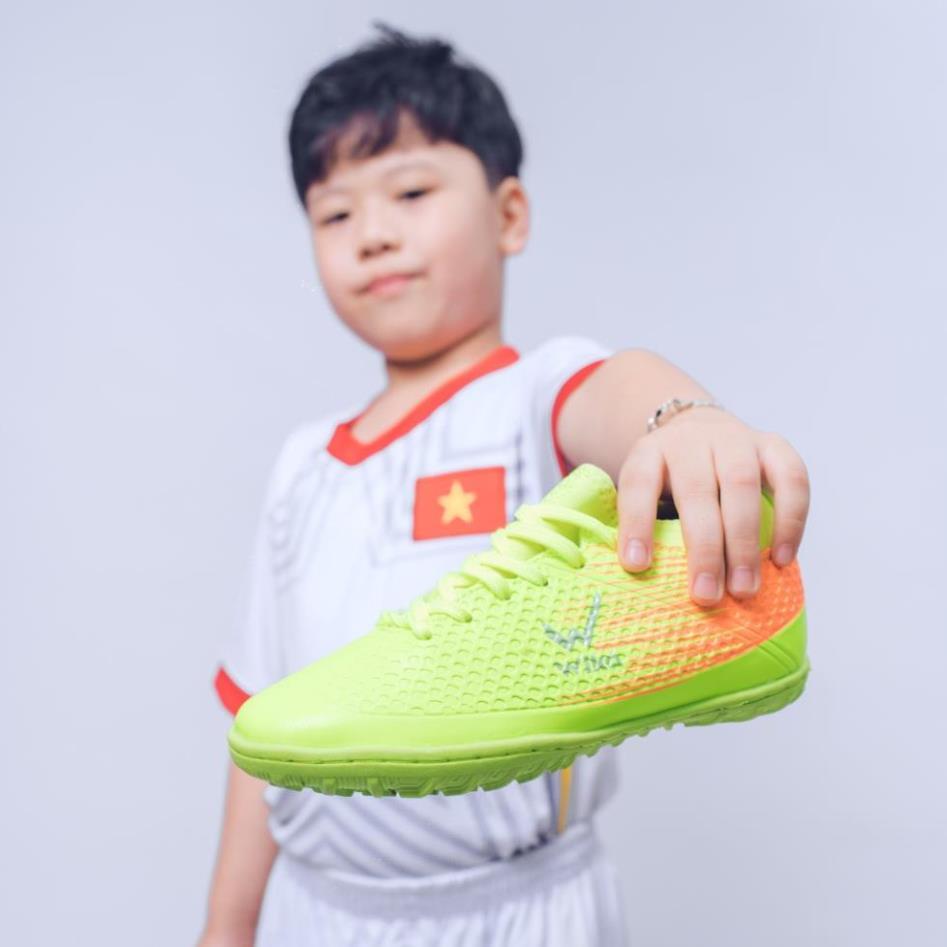 Free Ship - Giày đá bóng trẻ em Wika Flash Kid chính hãng, chất liệu da PU cao cấp, gót giày mềm mại, ôm chân
