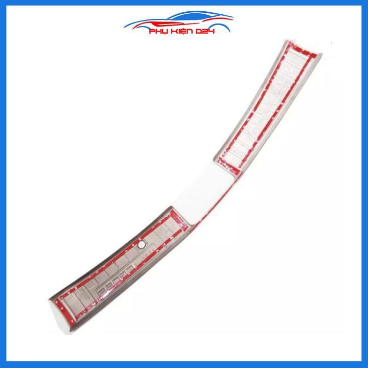 Ốp chống trầy cốp Corolla Cross 2020-2021-2022 thép không gỉ vân Cacbon bảo vệ xe chống va đập