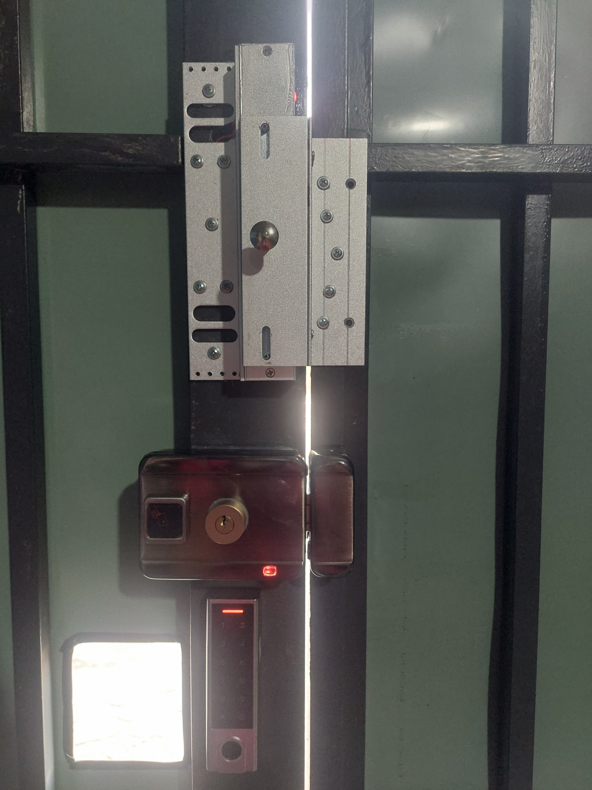 Giá đỡ chữ ZL dùng làm điểm tựa gắn khóa hít Nam Châm - Hàng nhập khẩu