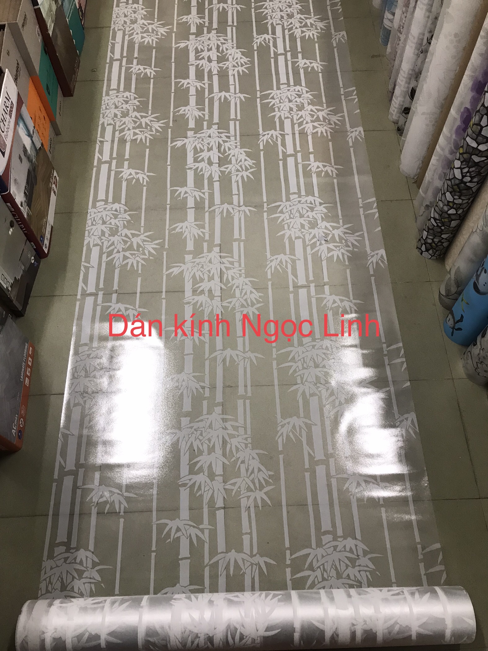 Giấy Dán Kính 3D keo sẵn bóc dán loại 1