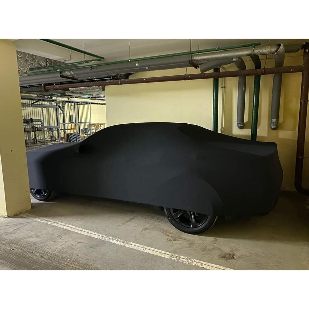 Sản phẩm Bạt phủ ô tô BMW X7 nhãn hiệu Macsim sử dụng trong nhà chất liệu vải thun - màu đen và màu đỏ