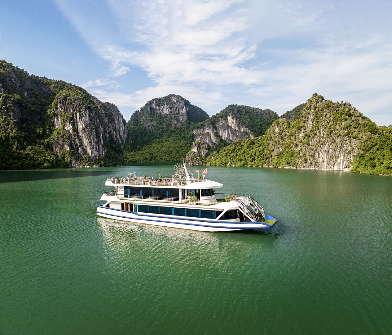 Tour du thuyền Hercules 5 sao thăm vịnh Hạ Long 6 tiếng - Full dịch vụ xe đưa đón - Ăn trưa Buffet - Miễn phí chèo Kayak
