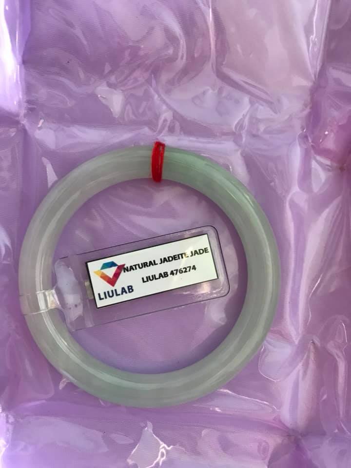 Vòng tay Đá Cẩm Thạch tự nhiên TRUNG SỊN 50mm x Dầy 8mm XANH NGỌC NHẸ NHÀNG BÓNG ĐẸP Kèm Giấy Kiểm định Liulab No 476274 Hợp Nữ Mệnh Mộc Hỏa Thủy 50kg - 55kg đeo ạ