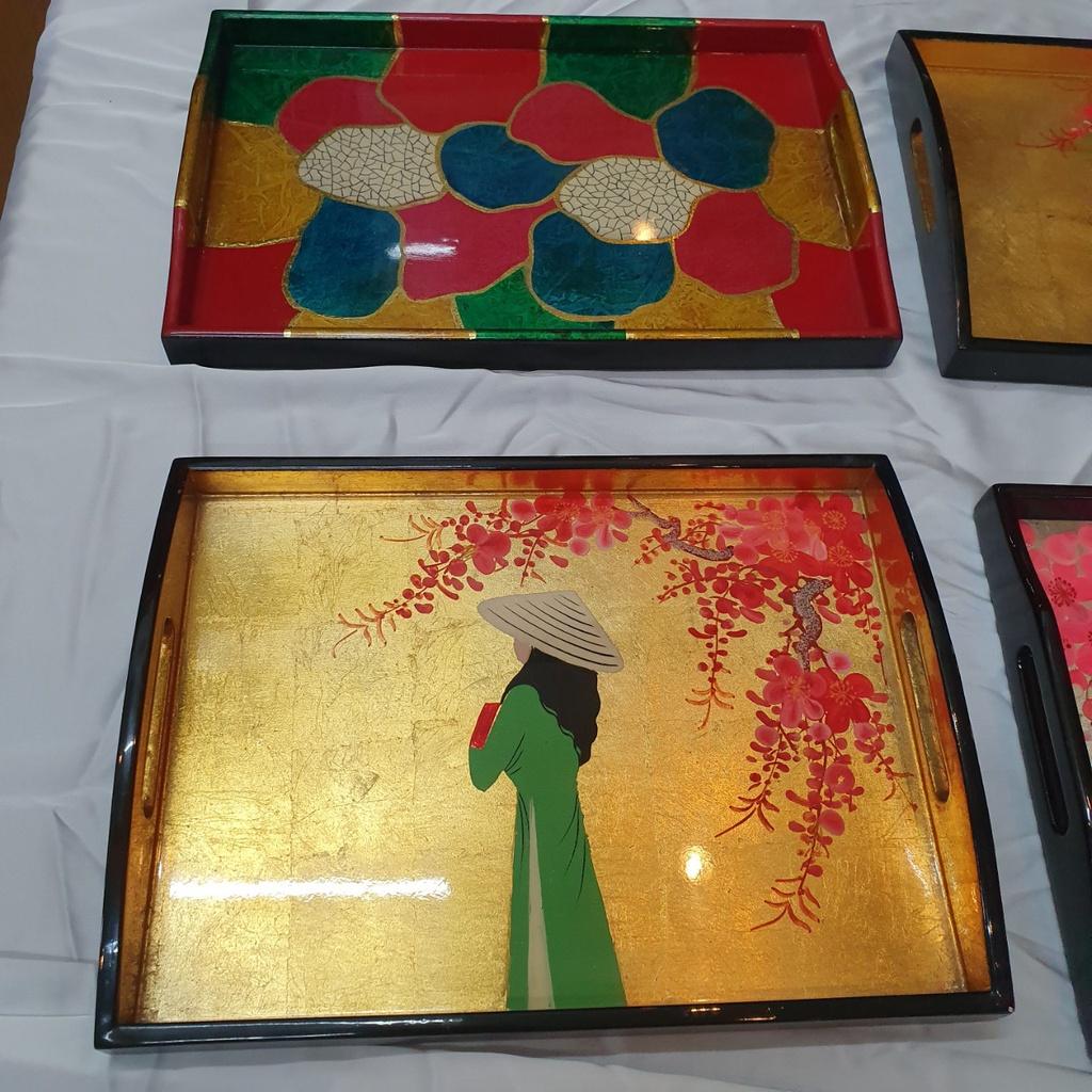 Khay gỗ sơn mài cao cấp Thanh Bình Lê vẽ cô gái, hoa đào, họa tiết phong phú size 17.5x20.5x4 cm đẹp mắt, sang trọng