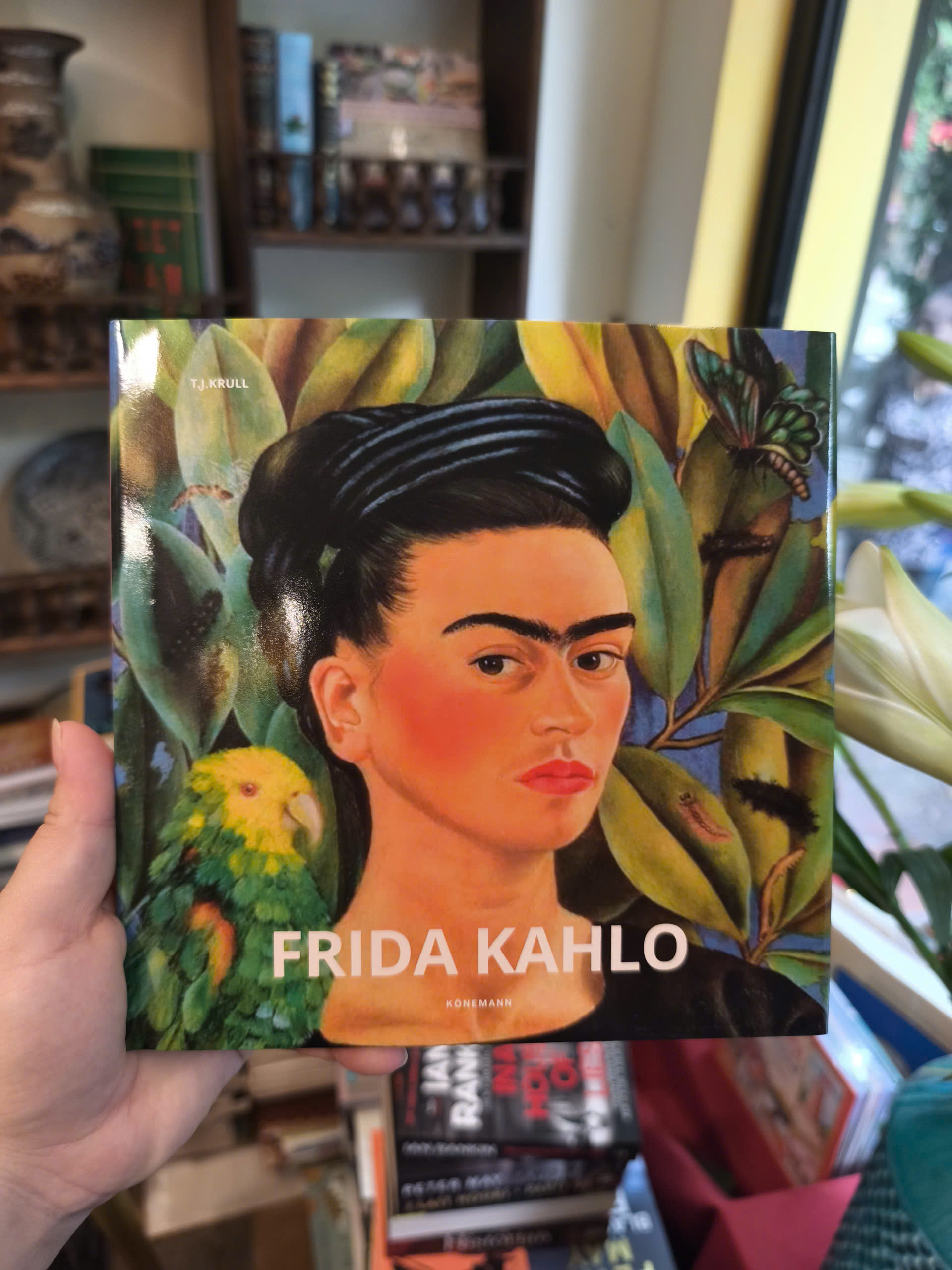 Sách - Frida Kahlo by T.J. Krull | Art &amp; Design/ Ngoại văn Bìa cứng Nhập khẩu UK / Nghệ thuật
