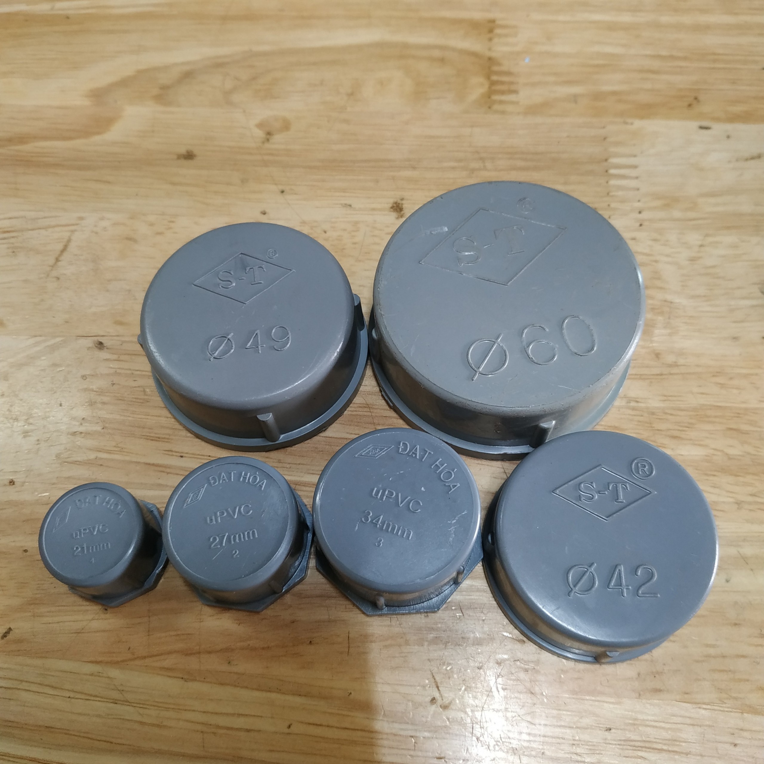 Bịt ống nhựa pvc ren trong nhiều kích cỡ