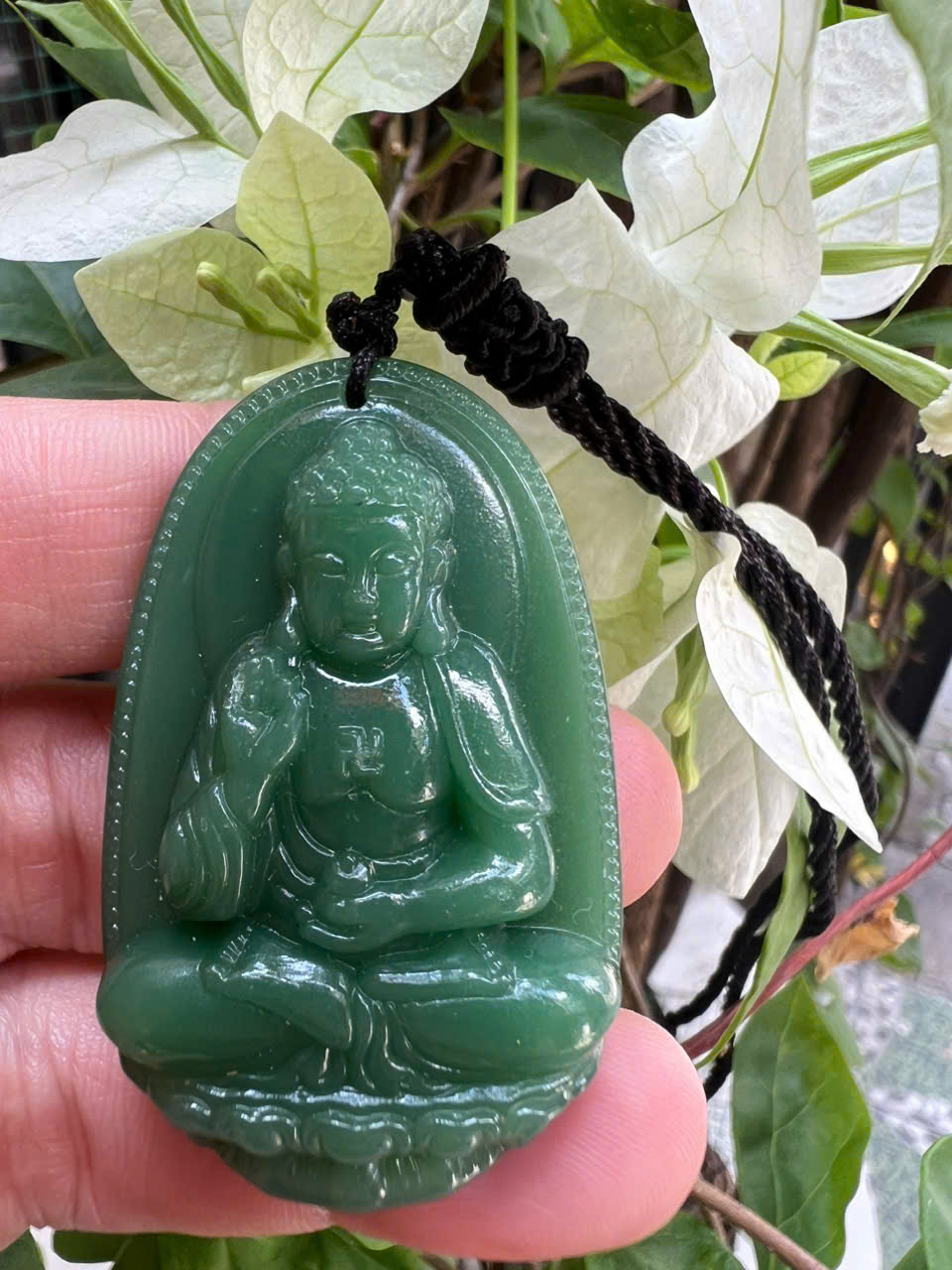 Mặt Dây Chuyền Nam Phật A Di Đà Độ Mệnh Tuổi Tuất Tuổi Hợi Đá Mã Não Xanh Ngọc Đậm Đẹp Size Cao 48mm Ngang 30mm Dầy 11mm ạ