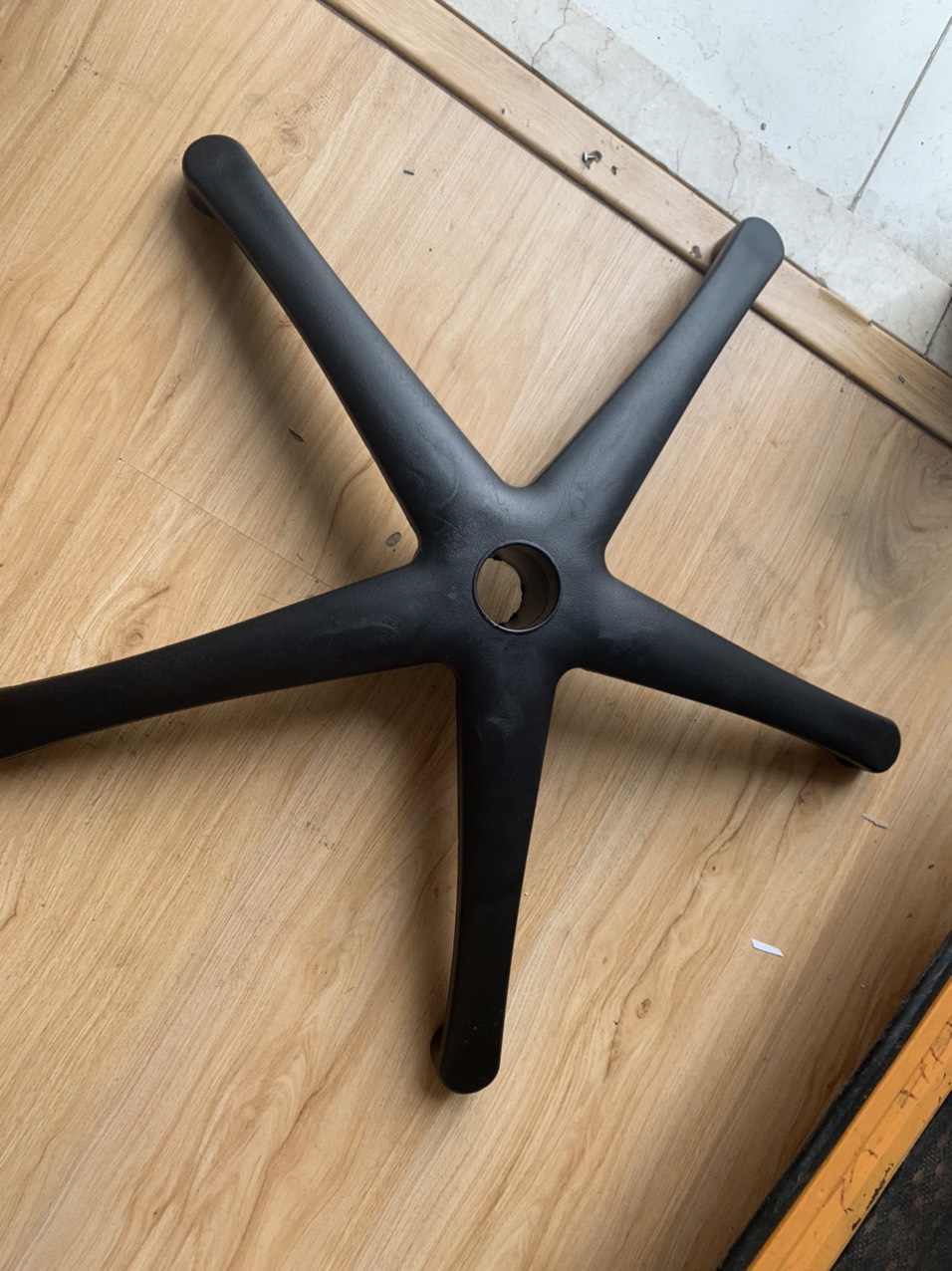 Chân sao ghế xoay văn phòng