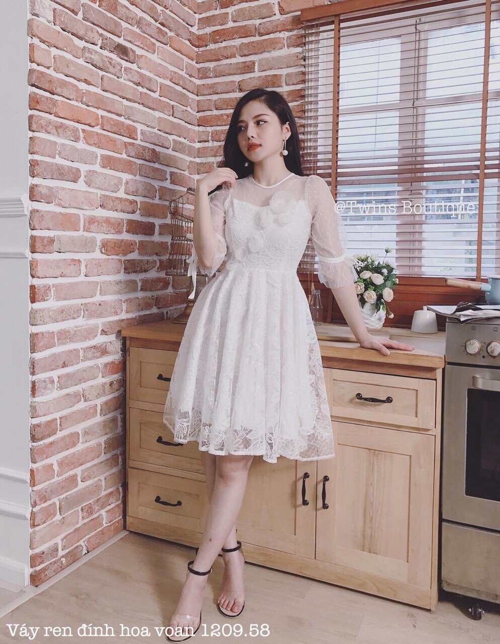Đầm Xòe Ren Hoa Nổi Dễ Thương