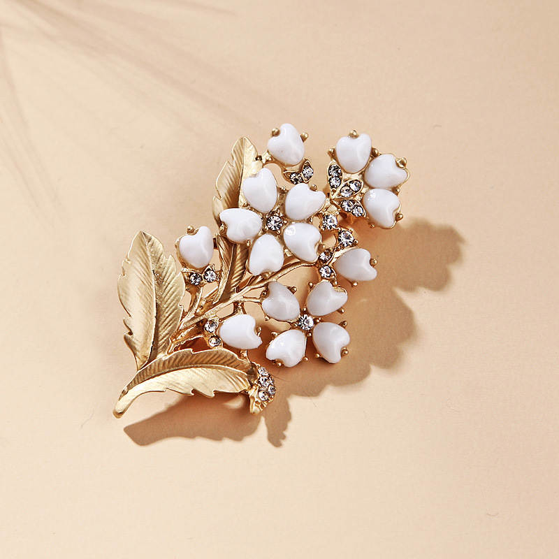 Cài áo hoa trắng đính đá thời trang phong cách Châu Âu GC145