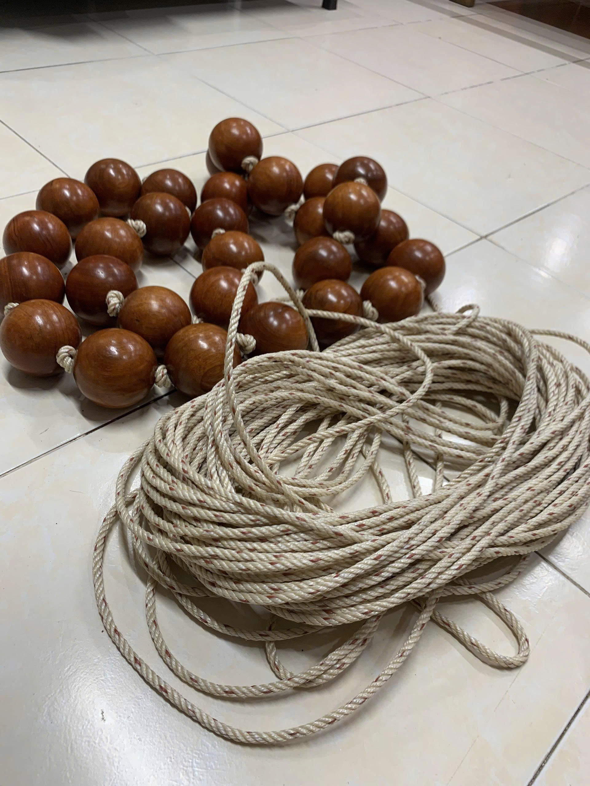 Vòng Lắc Eo Hạt Gỗ Hương Cao Cấp Hạt 7cm - Gỗ Hương Rắn Chắc Độ Bền Cao ( video , hình thật )