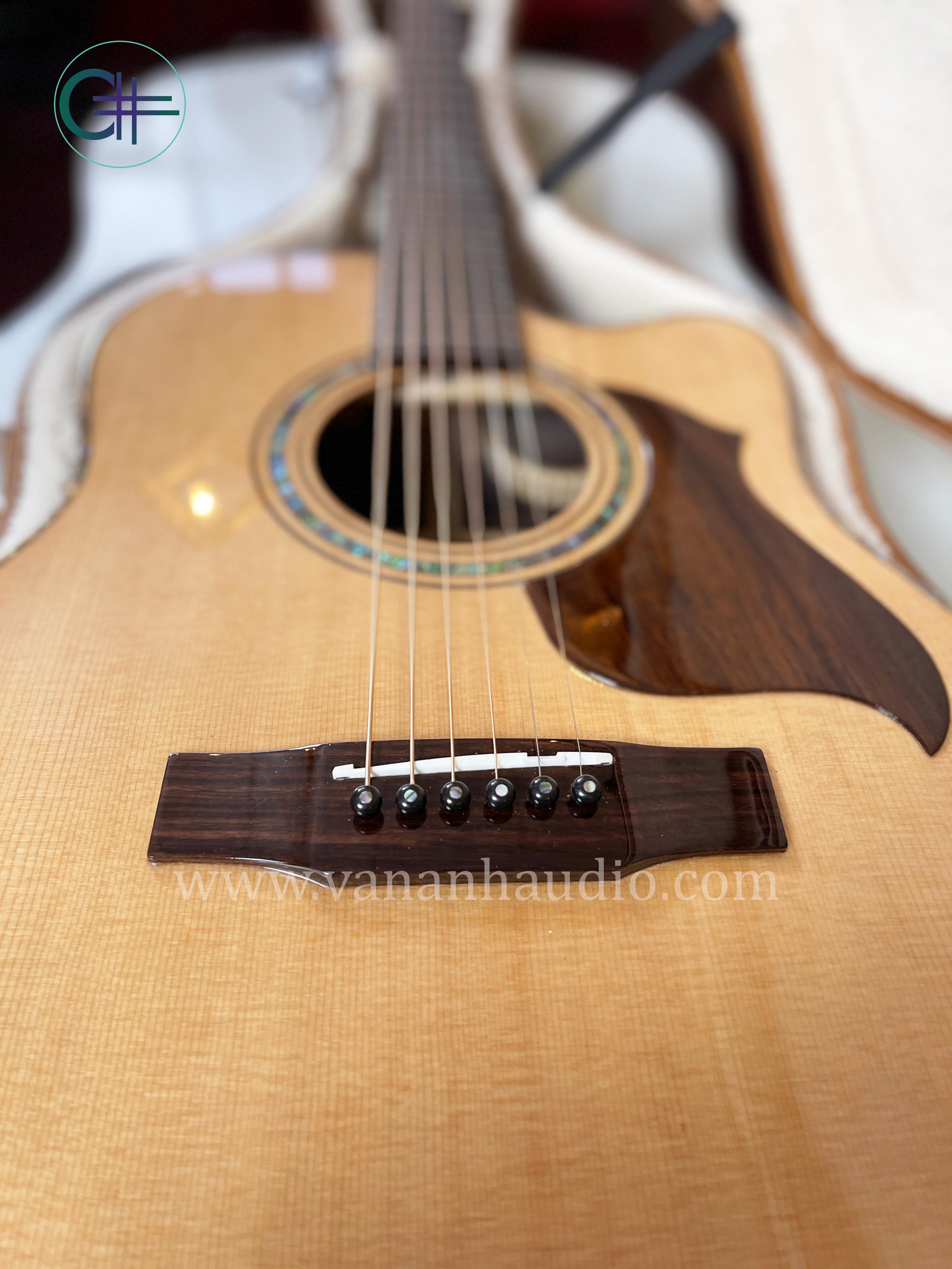 Đàn Guitar Acoustic Custom CL2022 của anh Lê Dũng Sĩ (Khảm trai chữ ký cần đàn)