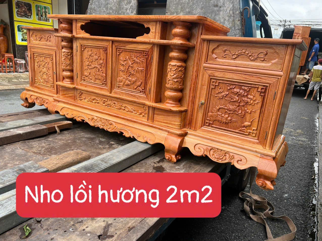 KỆ TIVI GỖ HƯƠNG CỘT NHO CHẠM HOA MAI DÀI 1M6-1M8-2M-2M2-2M4