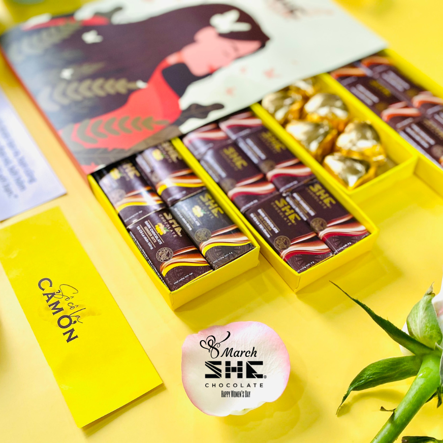 Quà tặng dịp lễ - SHE Chocolate - Hộp quà Em là Một nửa của Anh - Hộp 250g - Quà tặng mẹ, người thân, quà tặng bạn gái, người yêu