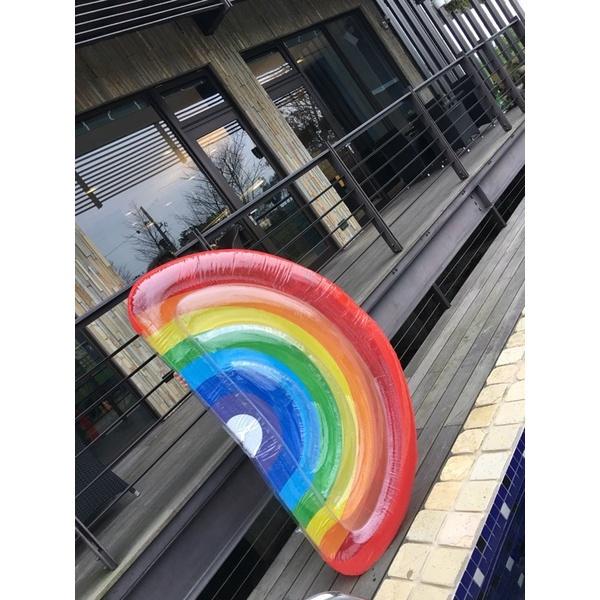 Bể bơi mùa hè nổi Cầu vồng bơm hơi Nệm không khí Vòng tròn Đồ chơi tiệc nước