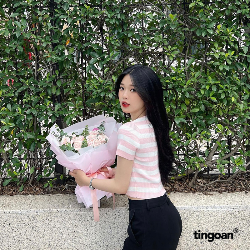 Áo len crop lửng ngắn tay cổ vuông kẻ trắng hồng BORA BORA TOP/PK