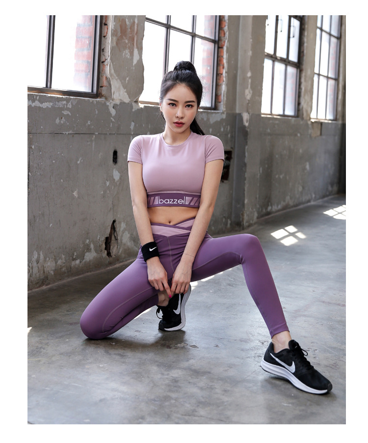 Set Bộ Quần Áo Tập Yoga Gym Thể Thao Nữ, Hàng Đẹp Cao Cấp, Thiết Kế Mới Nhất, Áo Croptop, Quần Cạp Cao, Vải Co Dãn 4 Chiều, 2 Màu Đen - Tím, Mã HK10