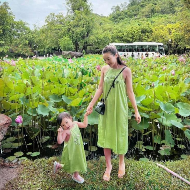 Váy maxi mẹ và bé gái mùa hè- maxi yếm cho hai mẹ con