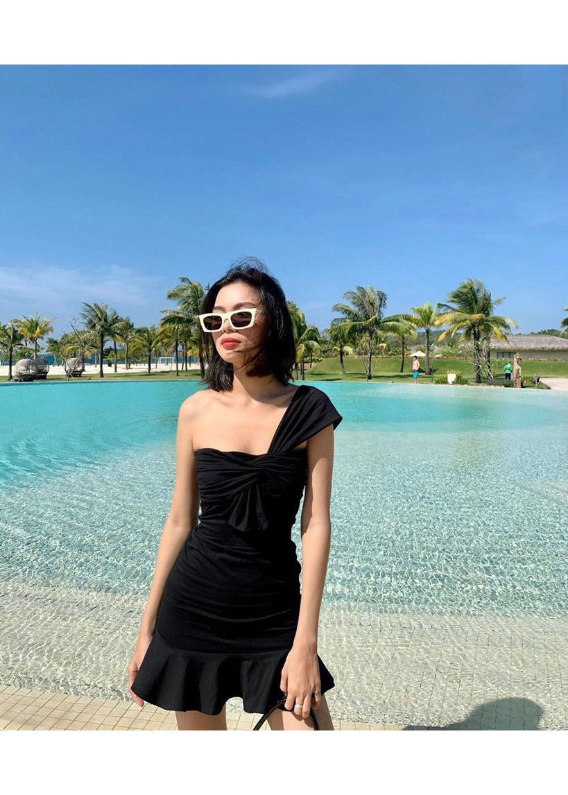 Đầm thun đuôi cá xoắn ngực