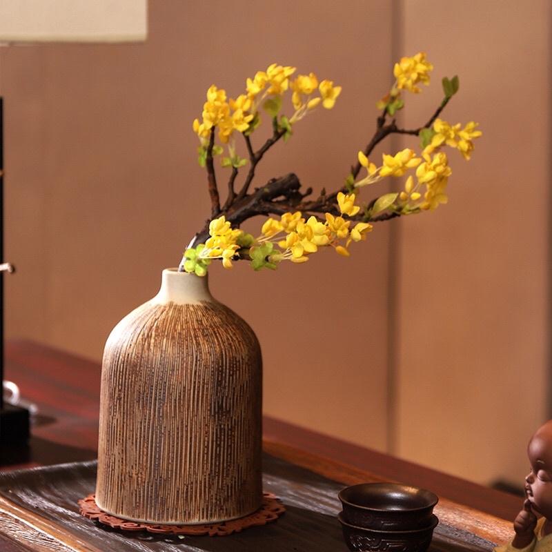Bình gốm cổ điển trang trí phòng khách