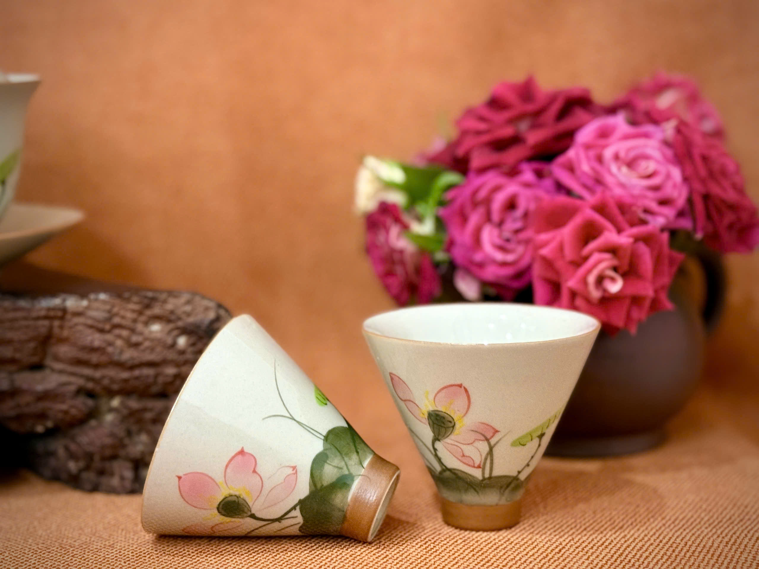 BỘ CHÉN KHẢI SỨ HỌA TIẾT HOA SEN VẼ TAY 4 CHI TIẾT - GAIWAN