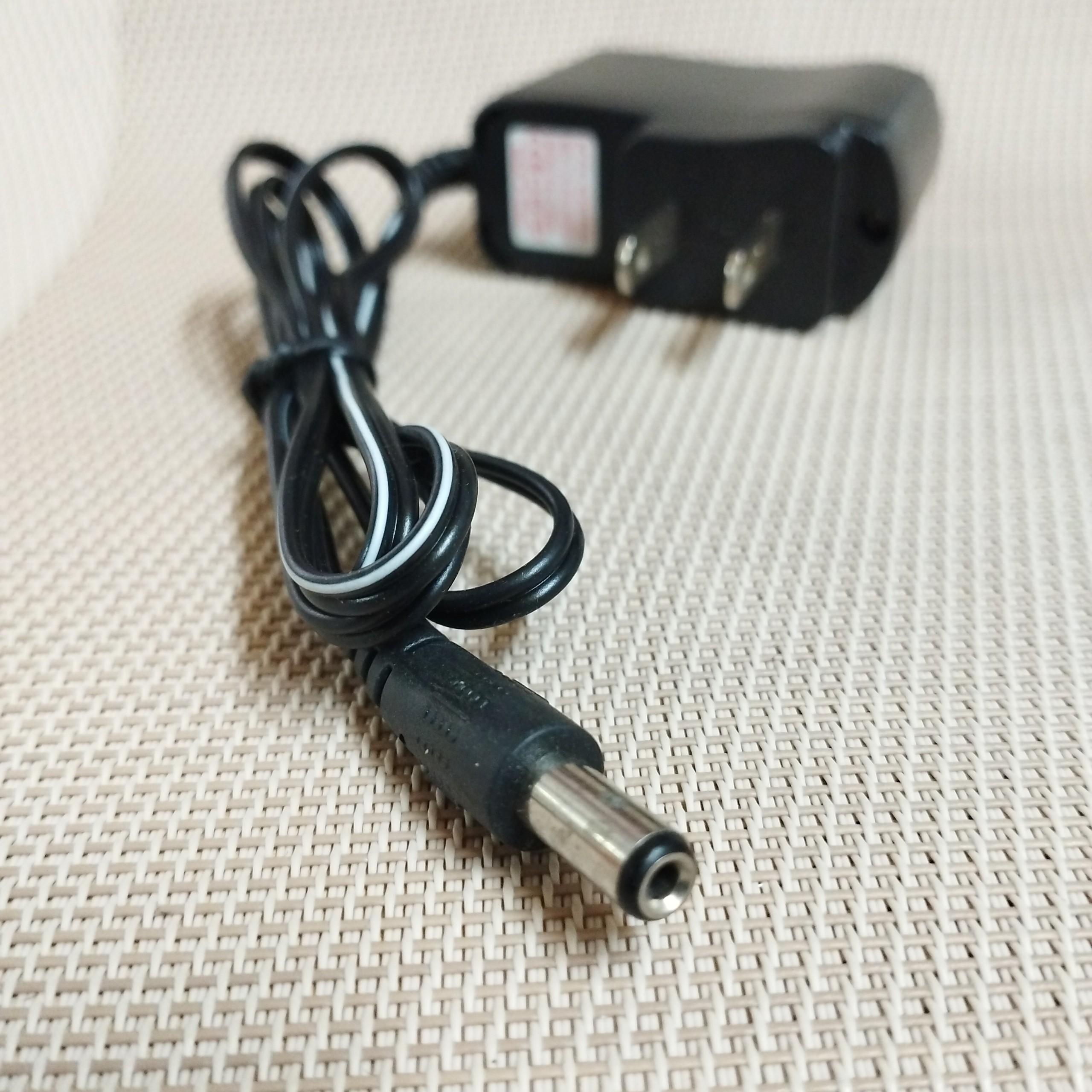 Củ sạc 4.8V dung lượng 250mA chân tròn đường kính 5.5mm