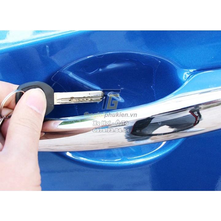 Bộ ốp tay nắm cửa xe Kia Seltos vân Carbon - Tặng miếng dán trong suốt chống xước hõm cửa