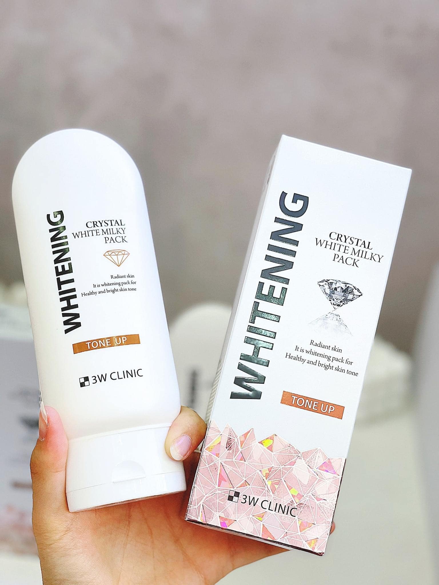 Kem trắng da 3W Clinic Crystal white milky pack  tone up 200g