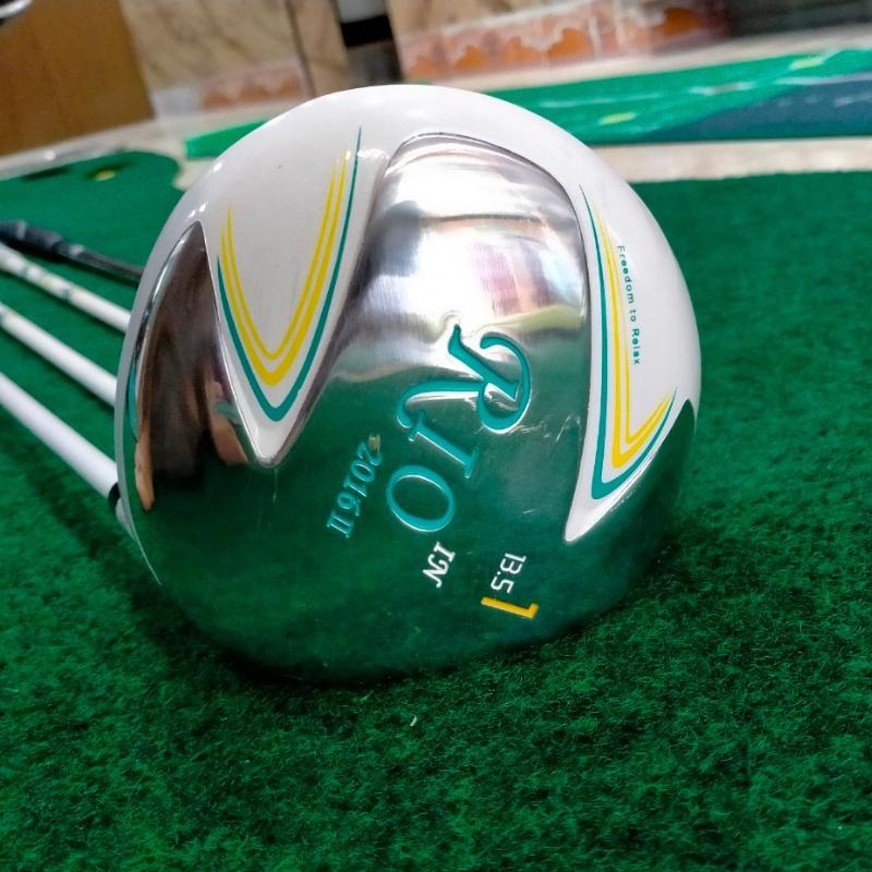 Set gậy golf Nữ tay phải gồm 4 gậy 1 Driver, 1 Iron 7, 1 gậy S, 1 Putter và đi kèm 1 túi gậy tập Golf