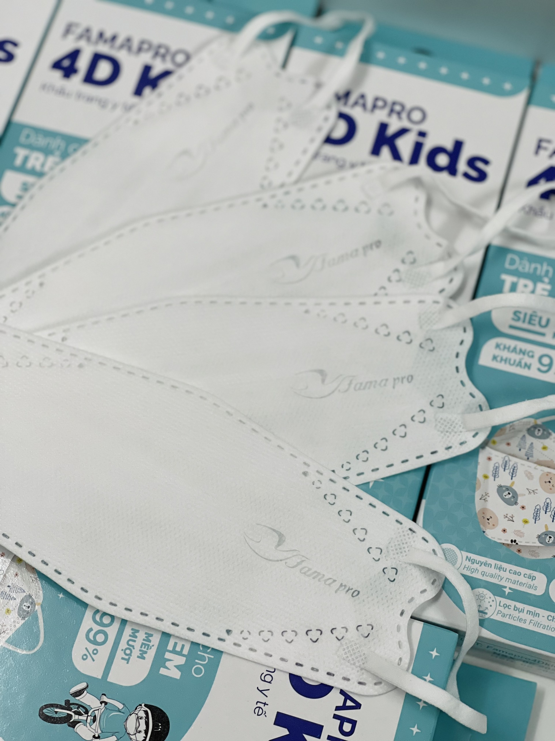 Khẩu Trang Y Tế 3 Lớp Famapro 4D Kids/Dành Cho Trẻ Em Từ 4-10 Tuổi/Kháng Khuẩn 99%/Hộp 10 Cái