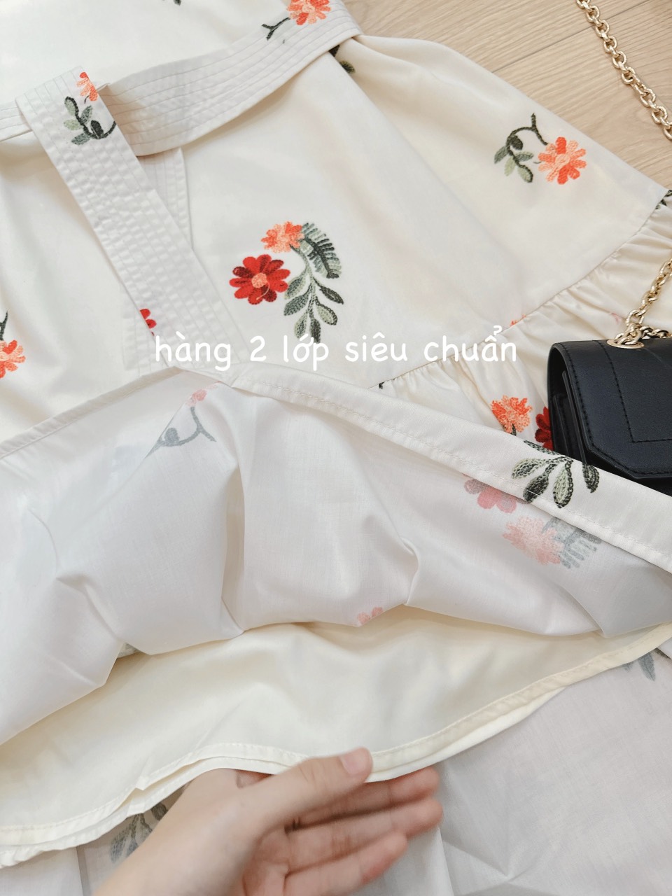 Đầm xòe be hoa đỏ cổ V dây đai 2 lớp DN687