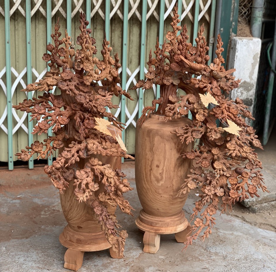 2 bình hoa mai lan phú quý phong thủy bằng gỗ hương kt cao 98×55×50cm đẹp long lanh
