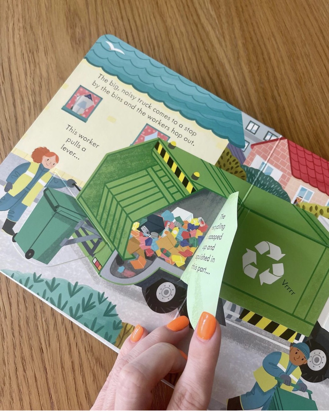 Sách tương tác tiếng anh cho bé - Usborne Peep Inside how a recycling truck works