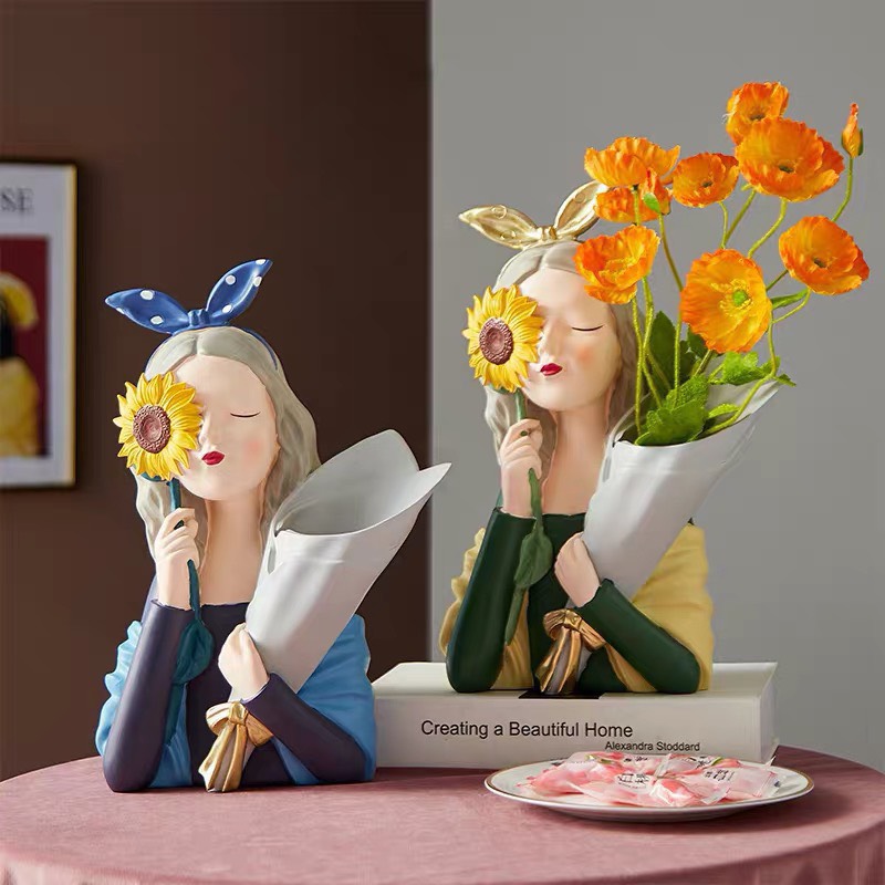 Binh hoa trang trí hình cô gái