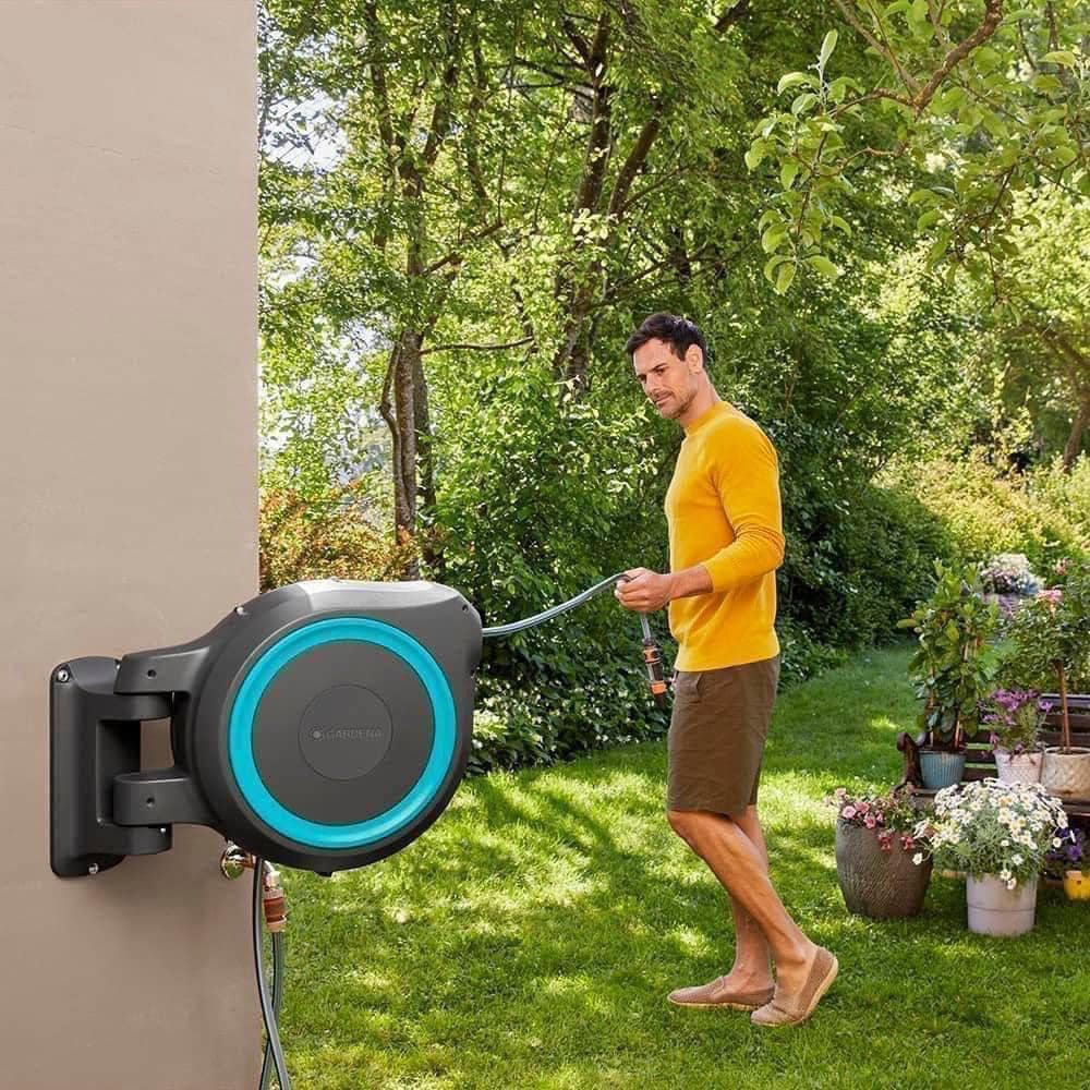 Bộ vòi tưới treo tường dây cuốn tự động 20m Gardena 18610-20