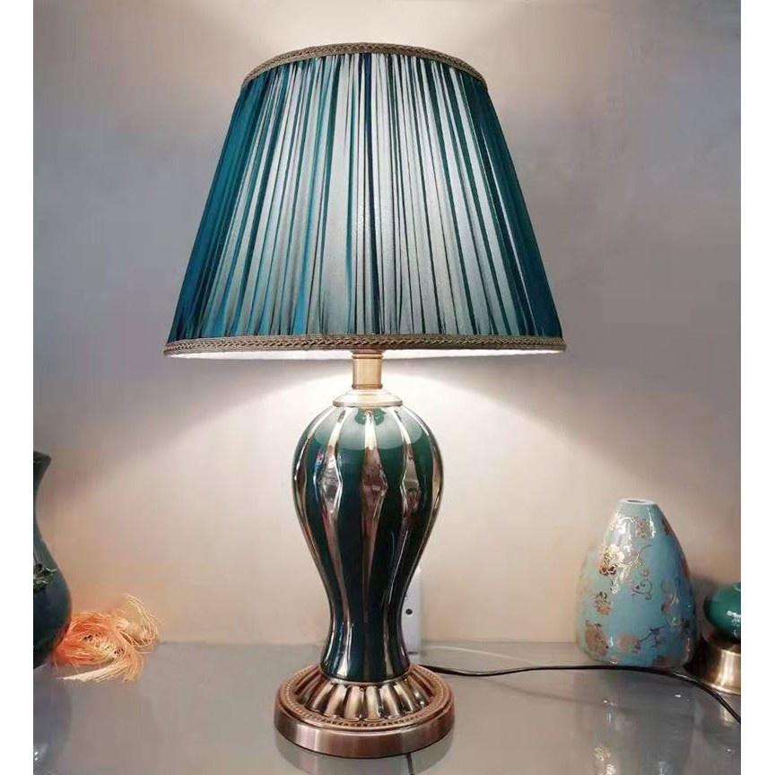 Đèn ngủ để bàn phong cách tinh tế trang trí nhà cửa hiện đại, sang trọng - kèm bóng LED chuyên dụng.