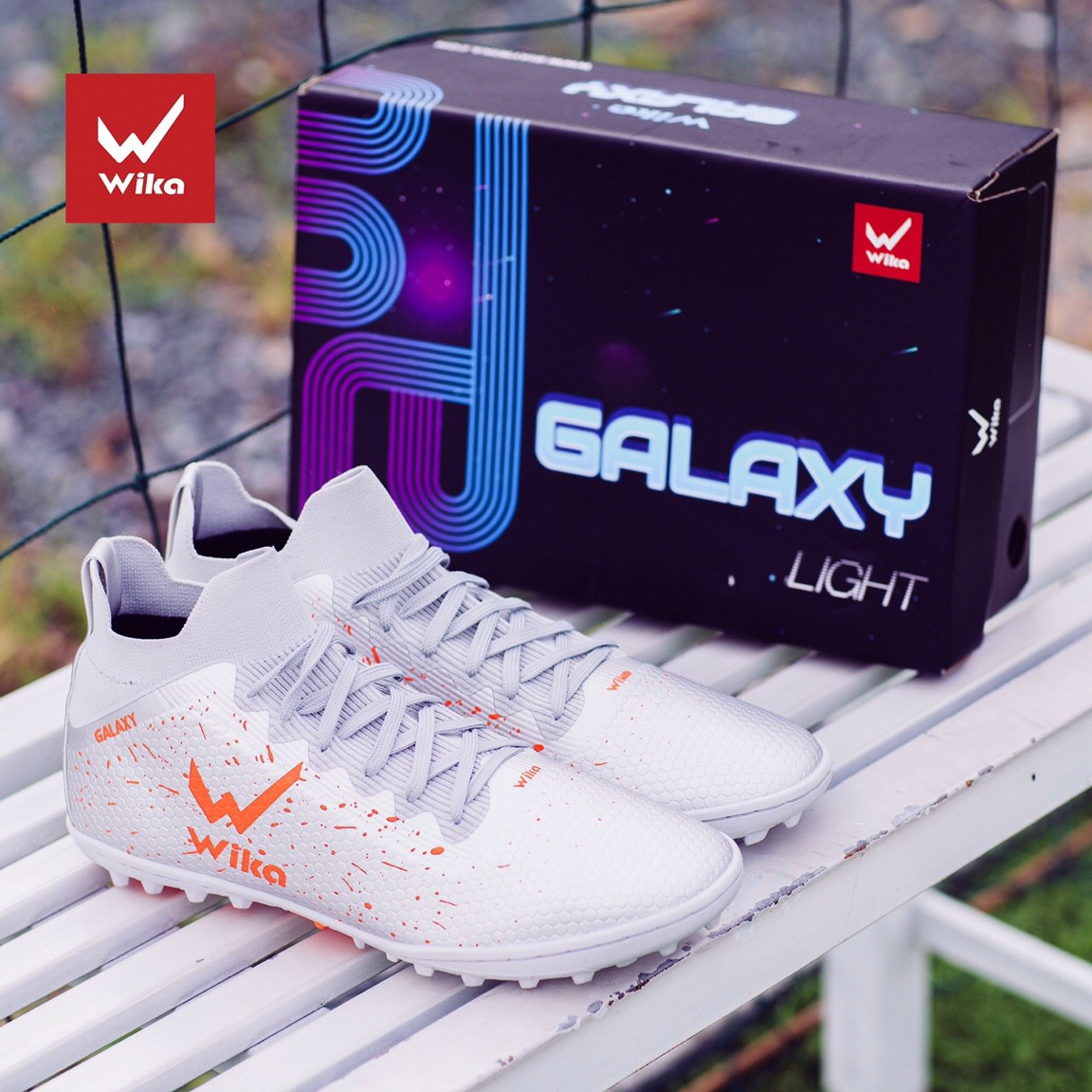 Giày Đá Bóng Nam WIKA Galaxy Light Cổ Cao Thiết Kế Bề Mặt Vân Nổi