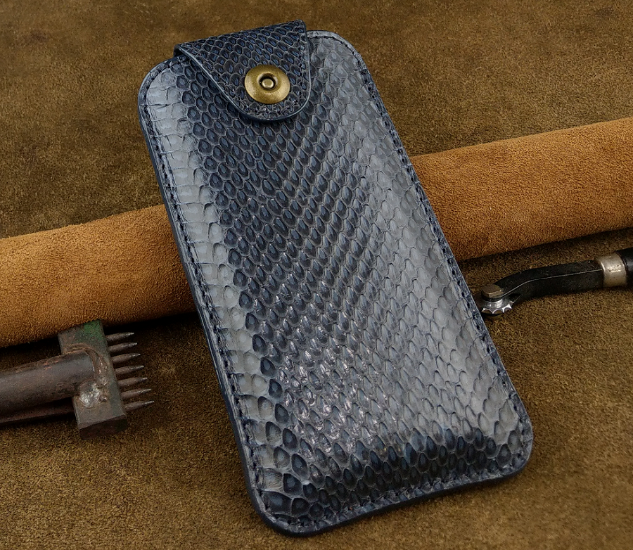 Bao Da cho  Z Fold2/ Z Fold3 / Z Fold4 Da Rắn Thật Handmade Có Quai Cài màu xanh