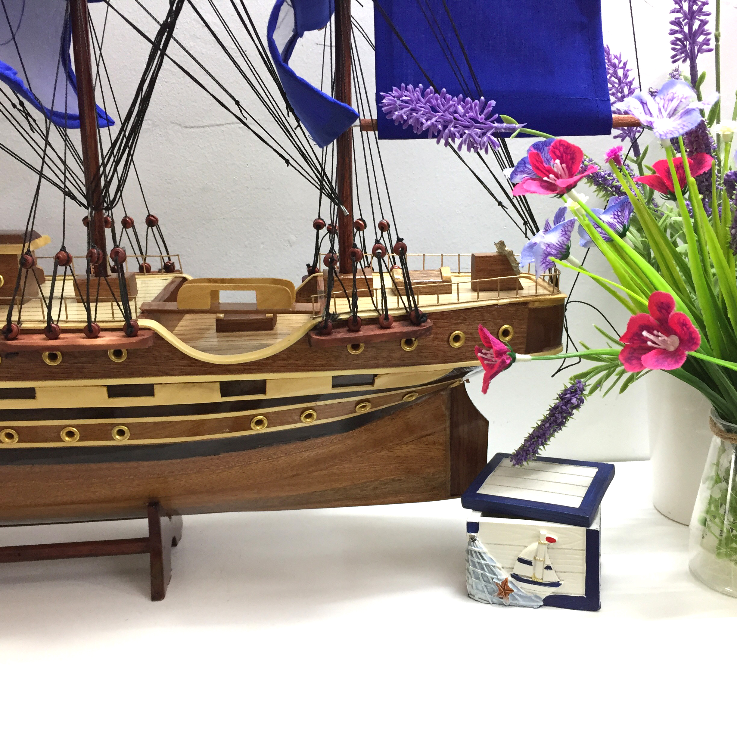 [Dài 77cm] Mô hình tàu thuyền gỗ France II trang trí nhà cửa quà tặng tân gia - Thân tàu 60cm - Buồm vải xanh - Gỗ tự nhiên